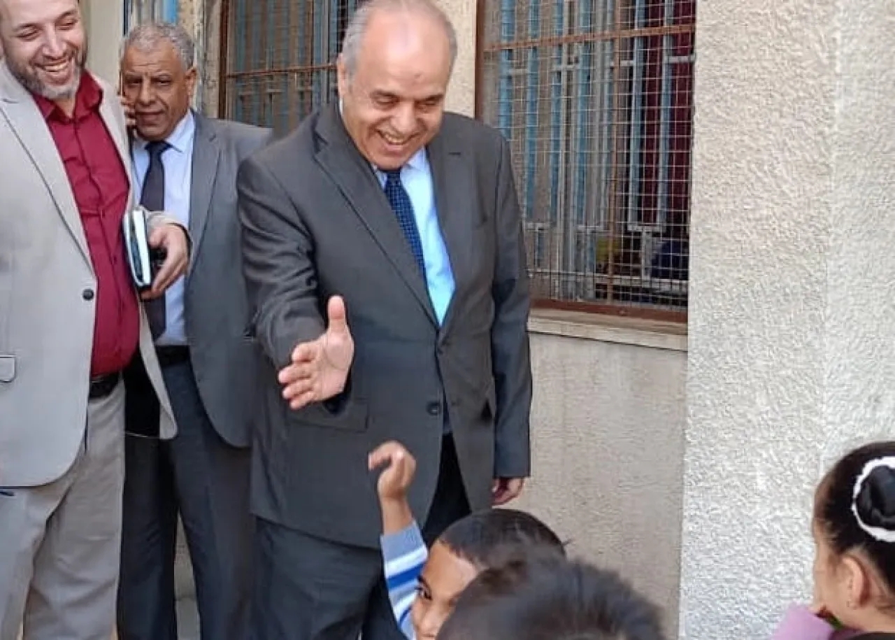 عزمي محافظة ينهي خدمات مدراء مدارس ومساعدين ومعلمين