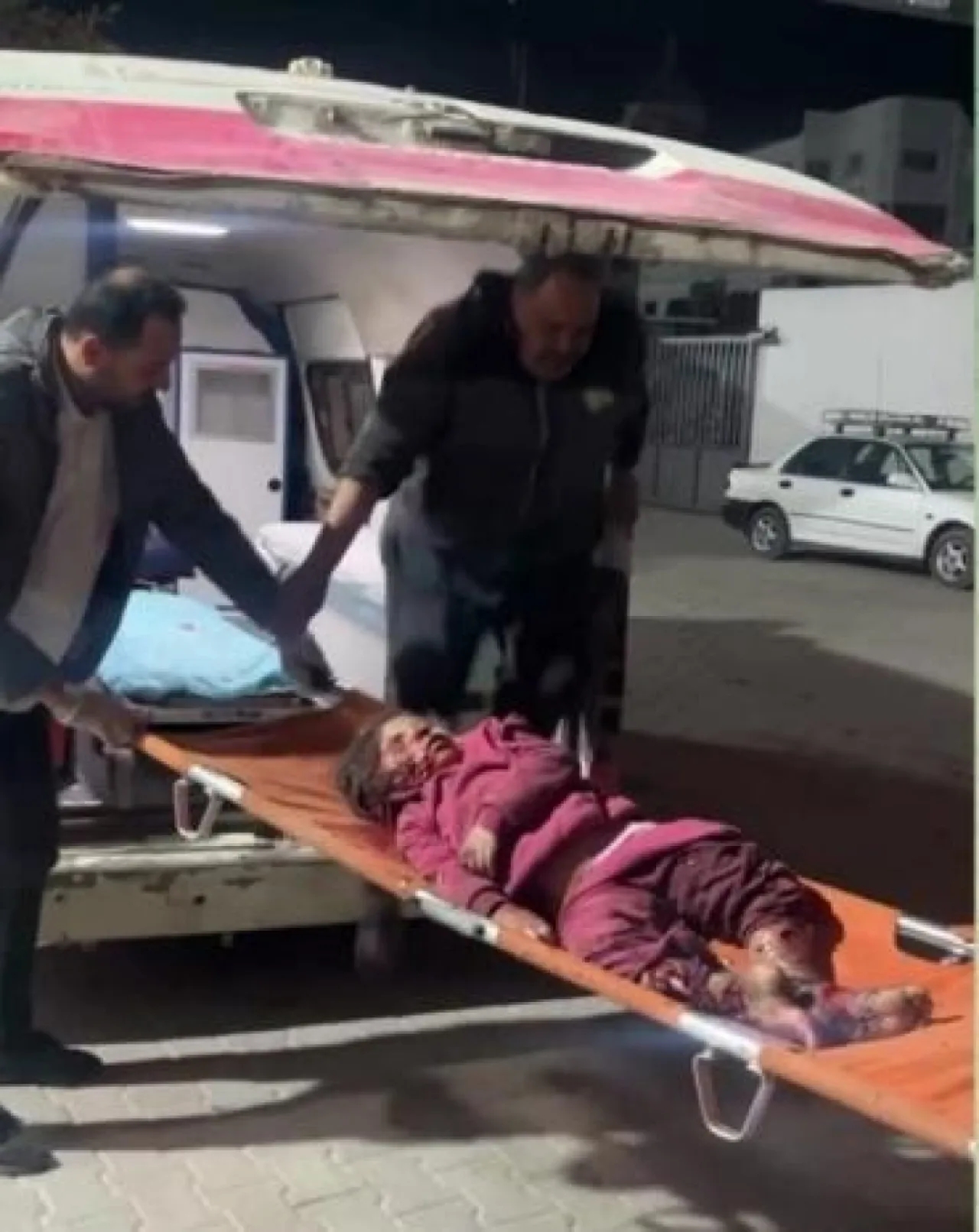 خيمة نازحين تتحول إلى مقبرة.. 7 شهداء من عائلة واحدة بغزة في قصف إسرائيلي