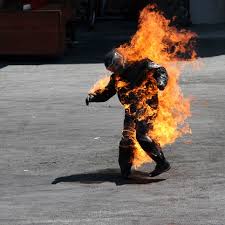 #عاجل..شاب يحرق نفسه في بني كنانة