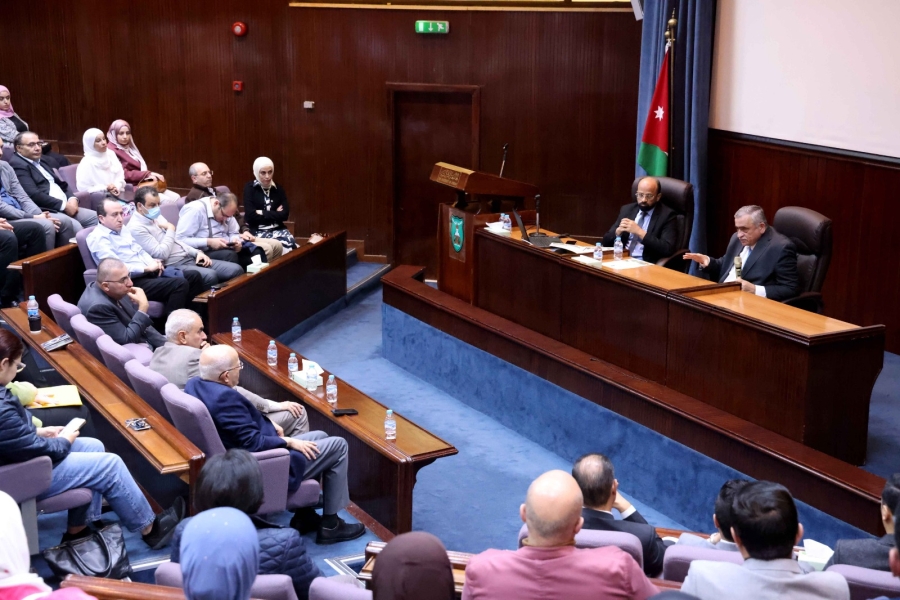 رئيسُ الجامعة الأردنيّة يدعو الباحثينَ في الجامعة إلى ربطِ أبحاثهم بالقطاع الصّناعيّ