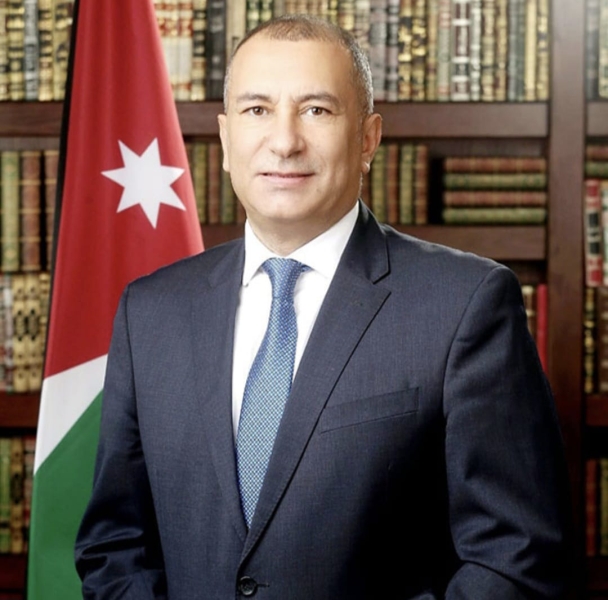 خبير ل 