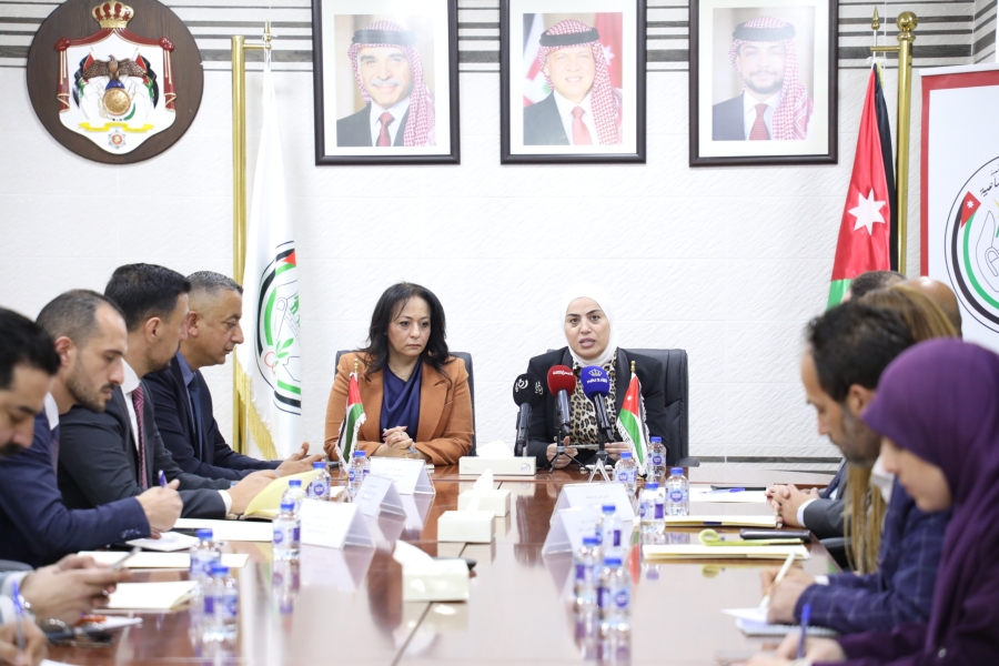 وزيرة التنمية الاجتماعية تبحث مع نظيرتها الفلسطينية مجالات الدعم الإغاثي للضفة الغربية وقطاع غزة  