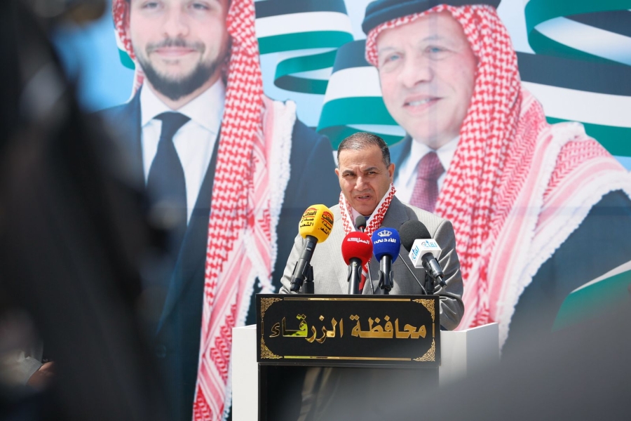 الزرقاء تحتفي بيوم العلم الأردني برفع الراية على سارية عالية تجسيداً لمعاني الوحدة والانتماء