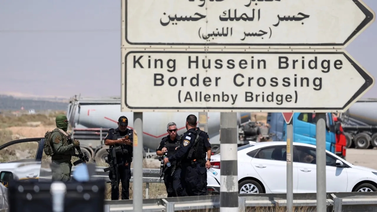 تعديل مؤقت على ساعات العمل في جسر الملك حسين ليوم واحد