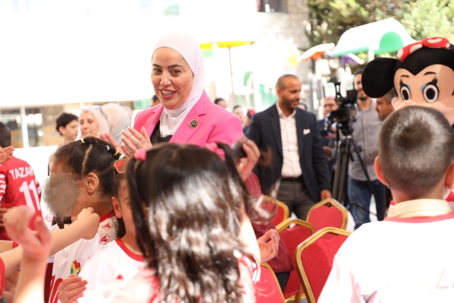 وزيرة التنمية الاجتماعية تُشارك أطفال مؤسسة الحسين الاجتماعية الاحتفال بعيد الأضحى      