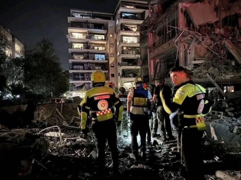 بالصور..8 قتلى على الاقل و125 مصابا ودمار كبير بقصف إيراني نوعي على تل أبيب وحيفا #عاجل
