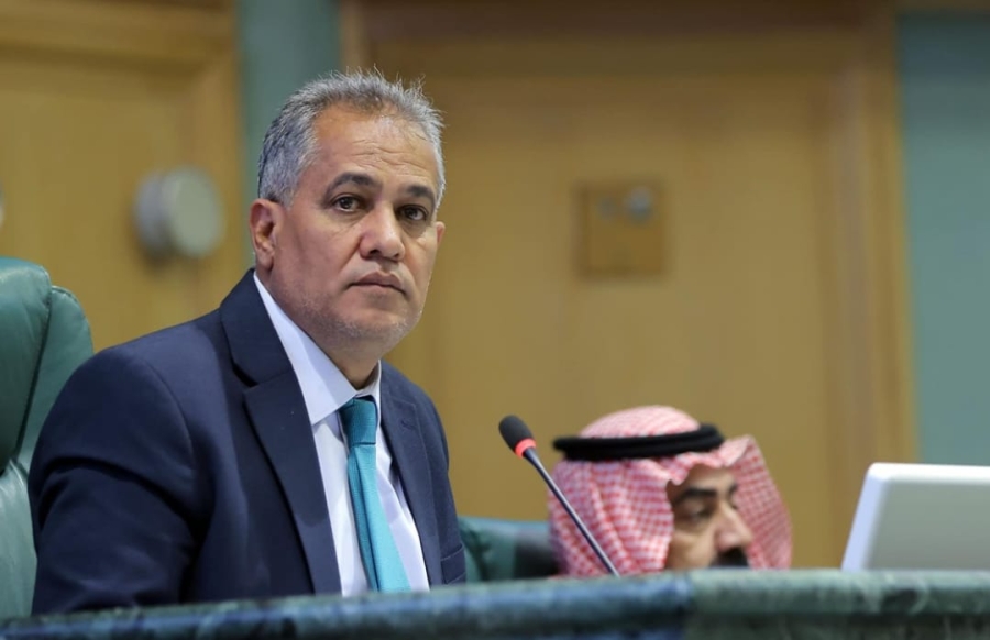 الهميسات يوجه سؤالين للحكومة حول آليات التعيين في وزارة العمل ومؤسسة الضمان