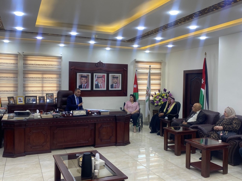 محافظ الزرقاء يؤكد أهمية التنسيق المشترك مع مجلس المحافظة لتنفيذ المشاريع الخدمية والتنموية