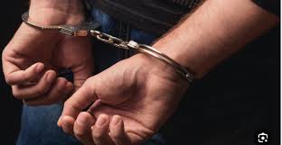 القبض على 4 أشخاص سرقوا شركة تحت التهديد