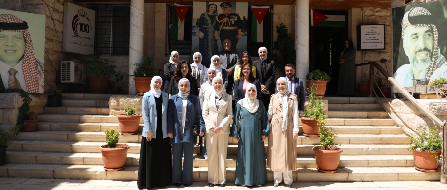 ‏زيارة لملتقى البرلمانيات الأردنيات للإطلاع على البرامج والخدمات المقدمة للأطفال الأيتام وفاقدي السند الأسري في مؤسسة الحسين الاجتماعية 