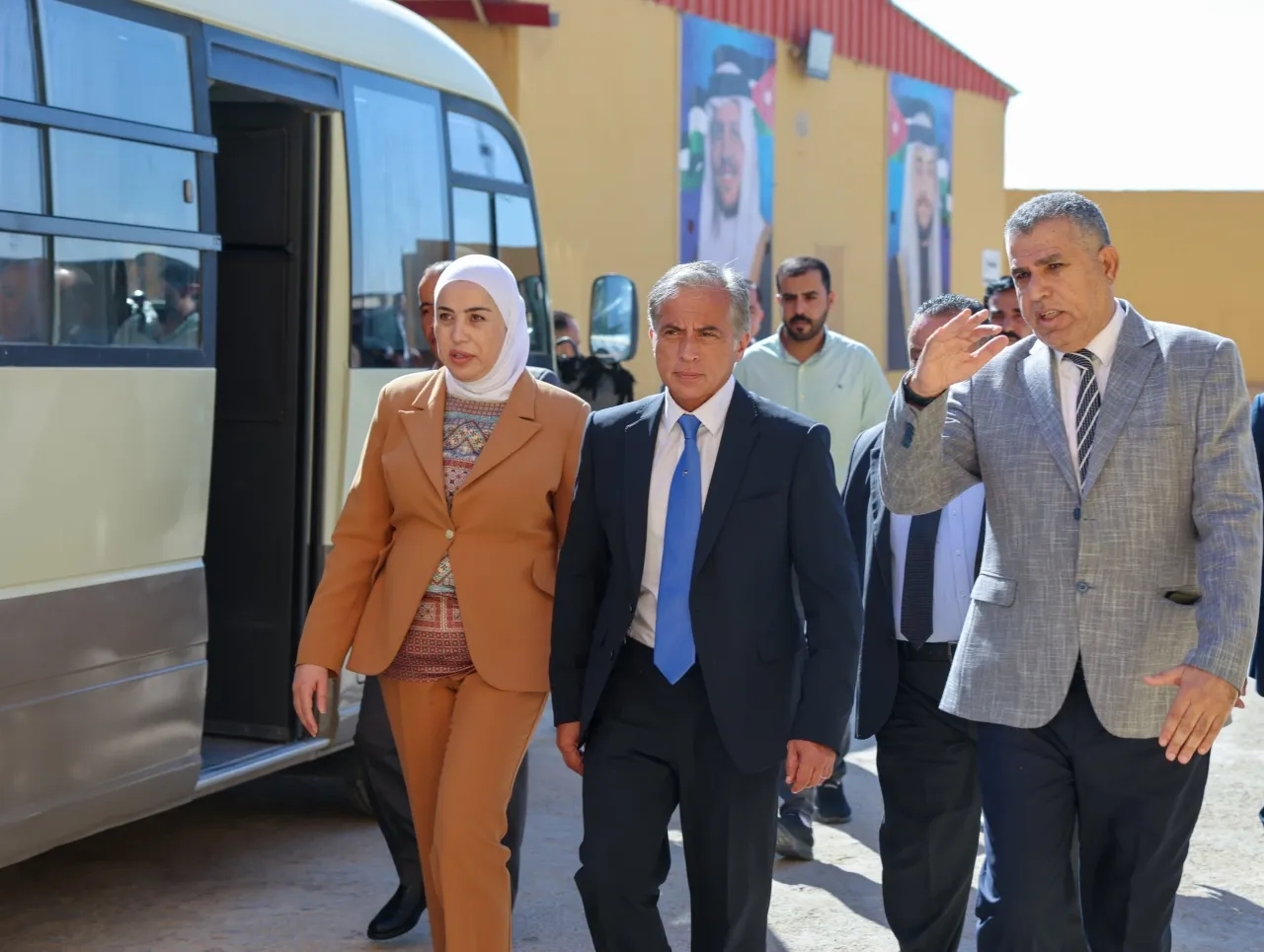 تحرك ميداني مفاجئ لرئيس الوزراء في المفرق... وقرارات فورية