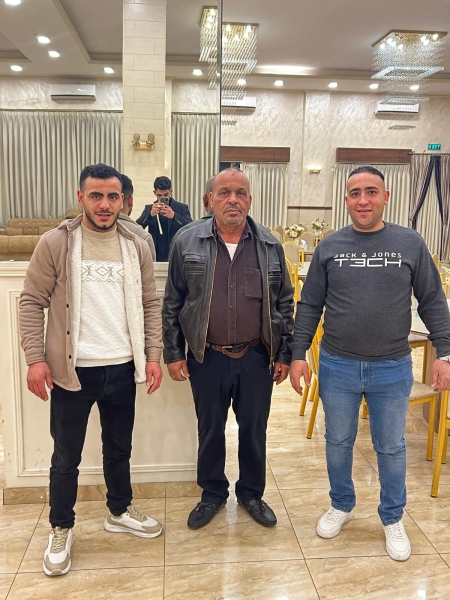 الحاج رائد الشاقلدي وأولاده يهنئون ابن العم بكر عطوان الشاقلدي بزفاف نجله محمد