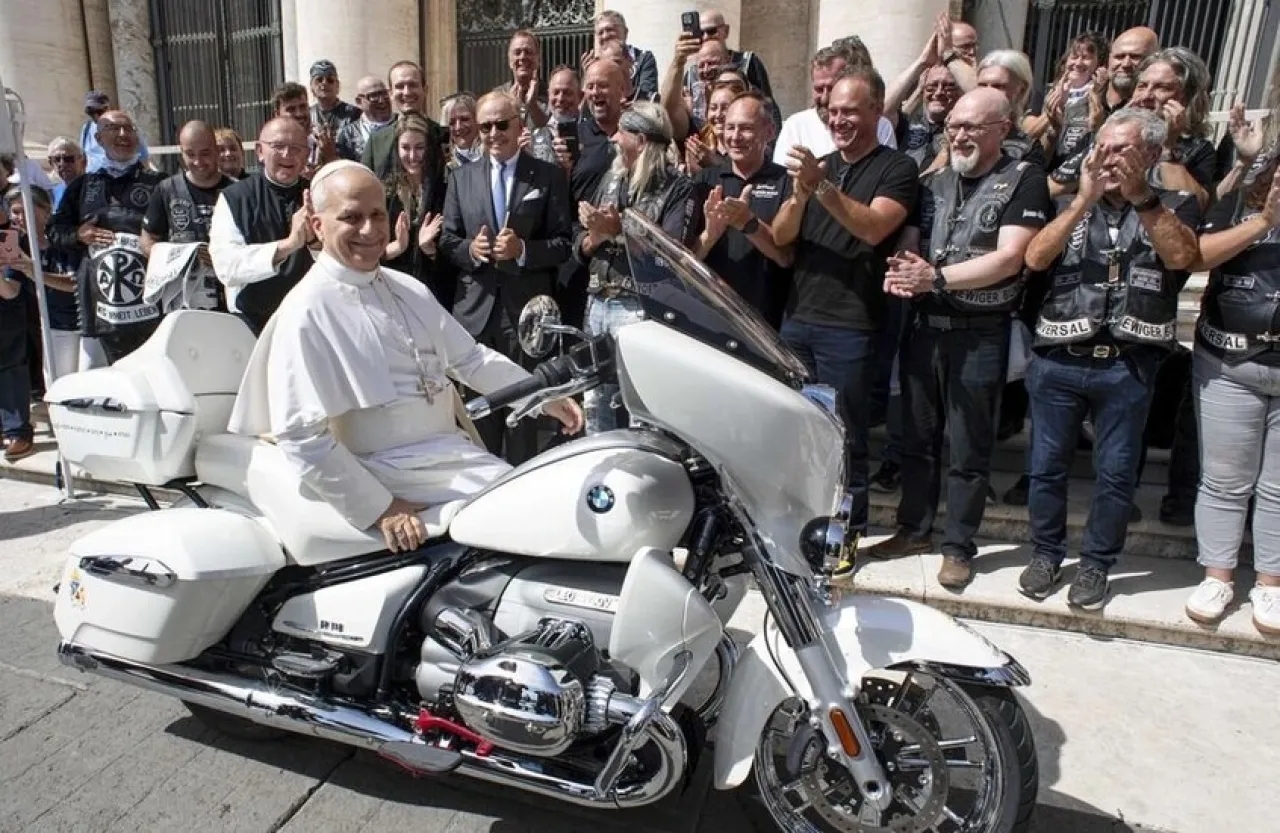 بيع دراجة بابا الفاتيكان في مزاد علني