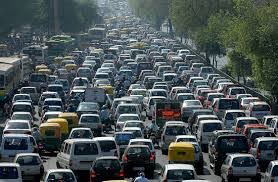 #عاجل..السير: كثافة مرورية خانقة أمام جامعة الزرقاء باتجاه المفرق بسبب سقوط حمولة أسمنت