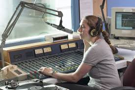 بسبب نقص التمويل.. إذاعة تتوقف عن البث بعد ثلاثة عقود من العمل