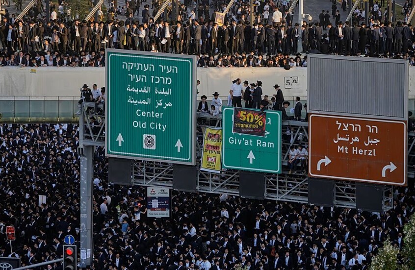 أكبر تظاهرة للحريديم تهدد بإسقاط حكومة نتنياهو في