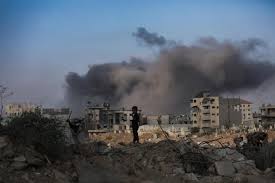 دوي انفجارات ضخمة.. 3 شهداء في قصف إسرائيلي على غزة