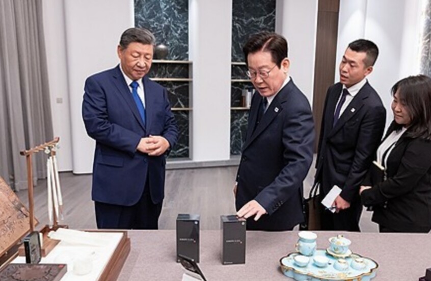 ما قصة المزحة بين رئيسي الصين وكوريا الجنوبية ـ تفاصيل الباب الخلفي
