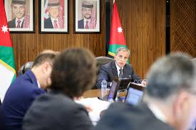 قرارات حكومية لتعزيز الاقتصاد وتخفيف الأعباء عن المواطنين