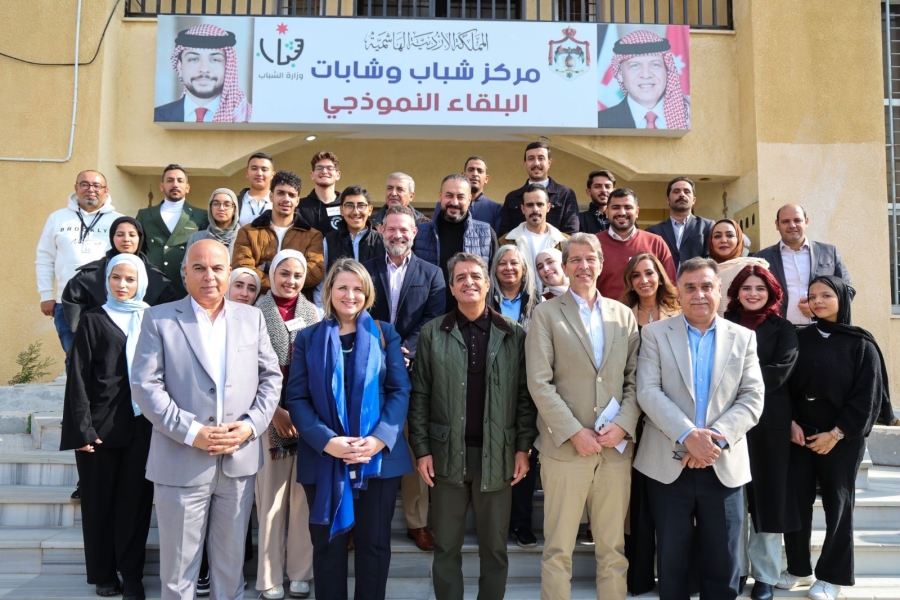 وزير الشباب يتفقد ميدانياً مراحل تنفيذ المسح الوطني للشباب 2025 في مركز شباب البلقاء، ويطلع والسفيرة الإيرلندية على البرامج الشبابية في مركز شباب وشابات العارضة. 