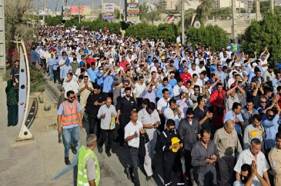 #عاجل..مظاهرة بالالاف مطالبين بتحسين الأجور ـ تفاصيل