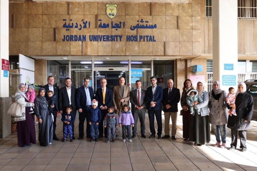 وفد من نقابة الأطباء يزور أطفال غزة في مستشفى الجامعة الأردنية