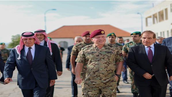 الملك يلتقي رفاق سلاح خدموا معه في القوات الخاصة