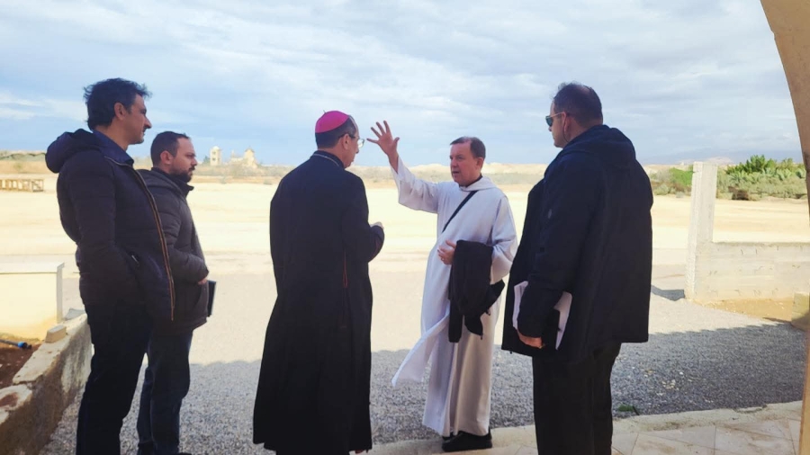 المطران إياد الطوال يزور كنيسة عماد السيد المسيح في موقع نهر الأردن