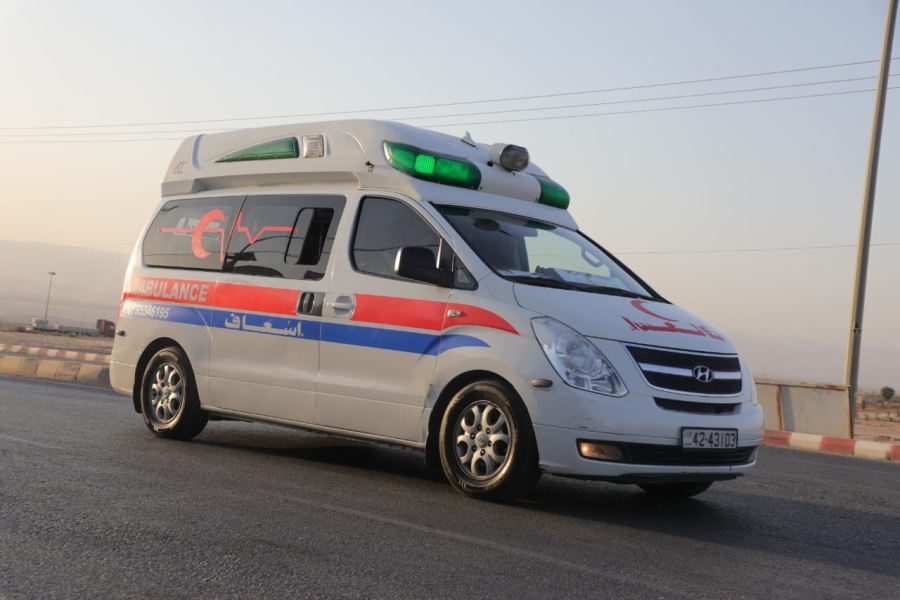 وفاتان و3 إصابات خطرة بتدهور مركبة على الطريق الصحراوي