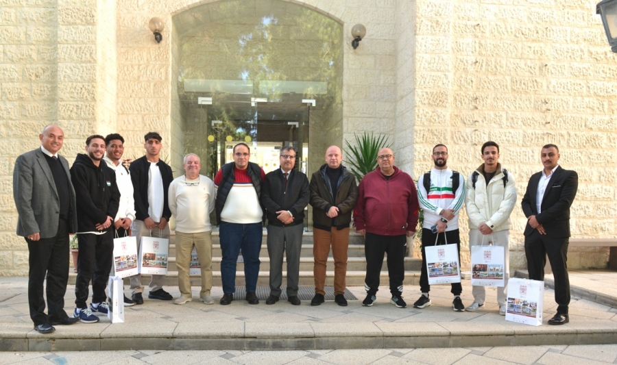 رئيس جامعة البترا يلتقي أسرة الكاراتيه الأردنية ويشيد بإنجازات المنتخب