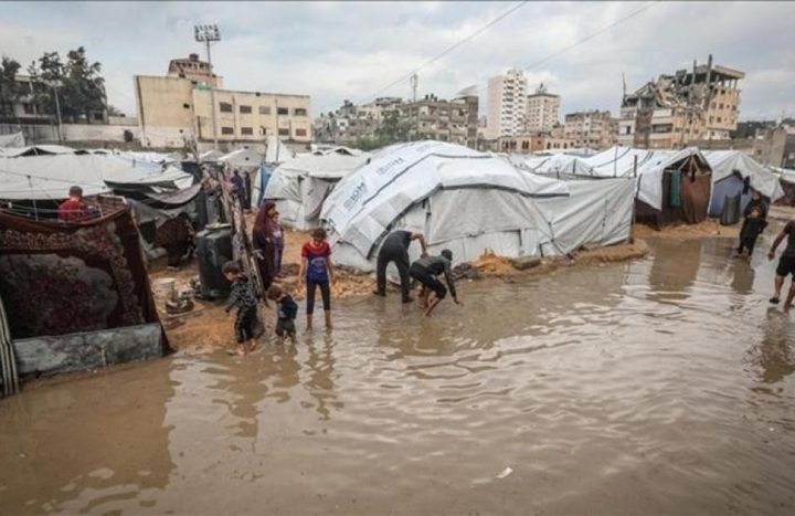 إسرائيل تمنع ادخال الخيم لقطاع غزة وسط حالة جوية قاسية