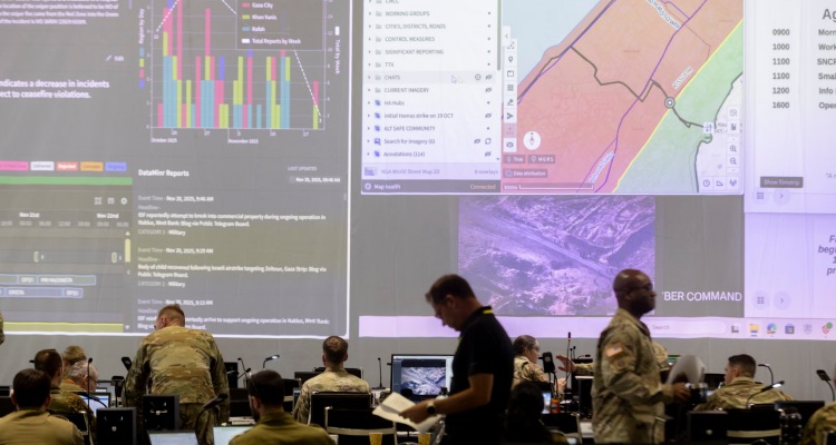 تقرير للغارديان يكشف: كيف تُراقب غزة من داخل غرفة عمليات