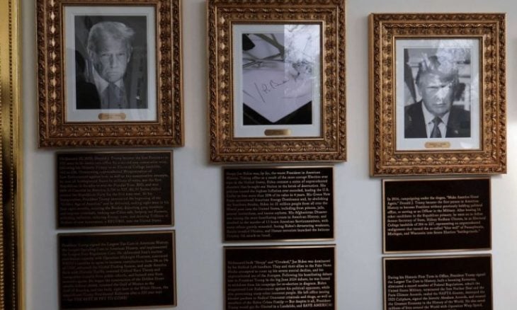 لوحة تذكارية تسخر من الرئيس الأمريكي _ تفاصيل