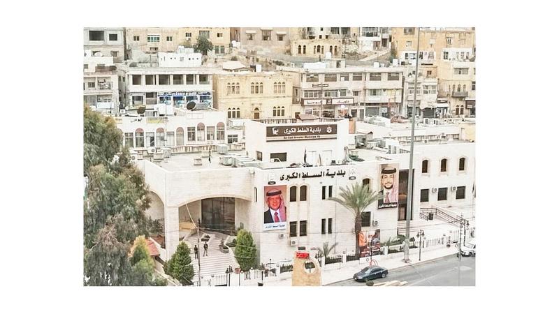 بلدية السلط : تنفيذ مشروع مواقف سيارات طابقية بداية العام المقبل