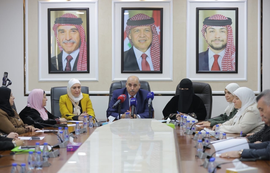 القاضي: المرأة الأردنية شريك أساسي في مسيرة البناء والتحديث الوطني  الخضير: تستعرض خطة عمل لجنة المرأة وشؤون الأسرة النيابية للمرحلة المقبلة.