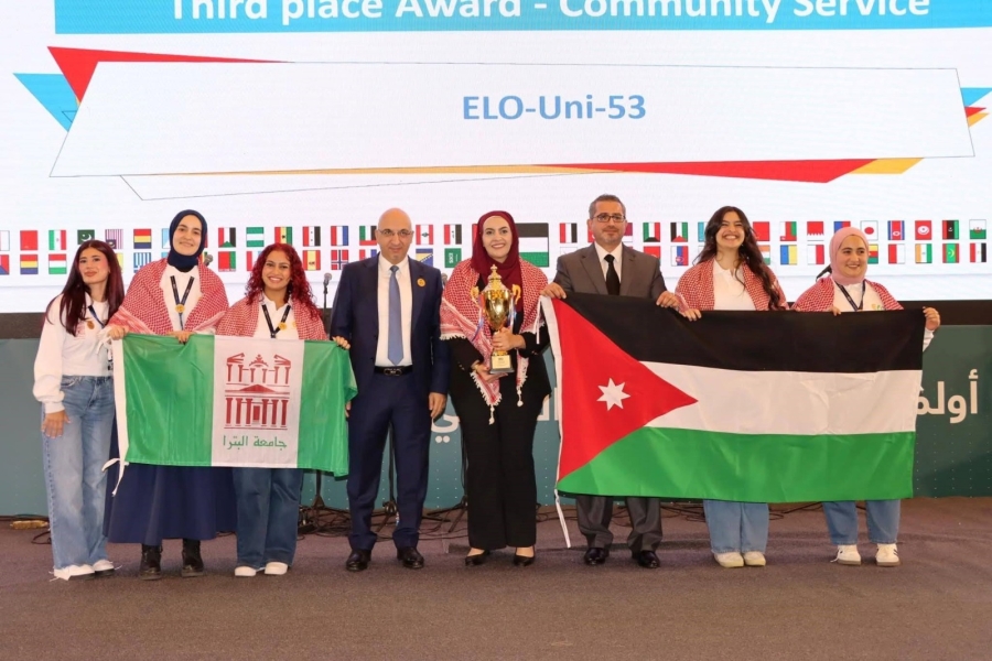 جامعة البترا تحصد المركز الثالث وجائزة أفضل فكرة في خدمة المجتمع بأولمبياد اللغة الإنجليزية العالمي للجامعات 2025