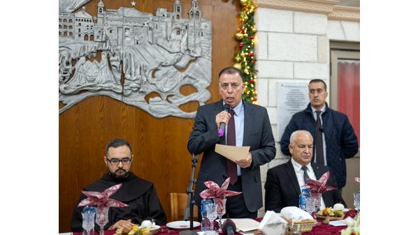 مندوبا عن الملك.. وزير الداخلية يشارك بقداس منتصف الليل في كنيسة المهد ببيت لحم