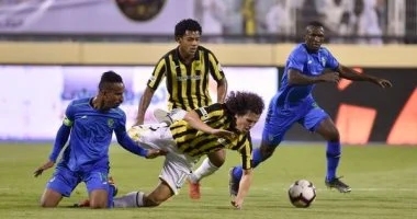 الفتح ضد الاتحاد.. العميد يتقدم بهدف الشهري بالشوط الأول