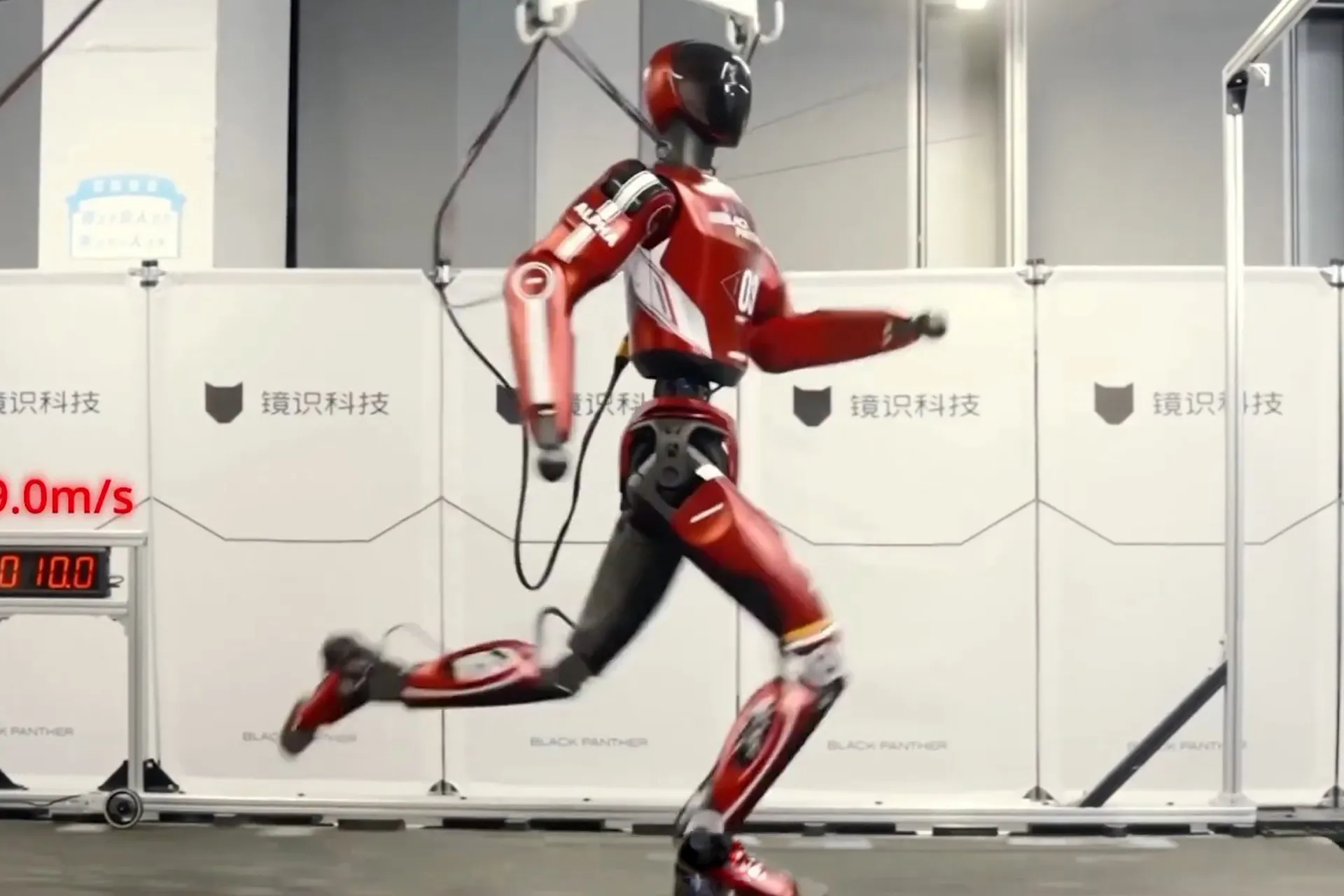 روبوت صيني يحطم الرقم القياسي العالمي للسرعة ويتفوق على البشر