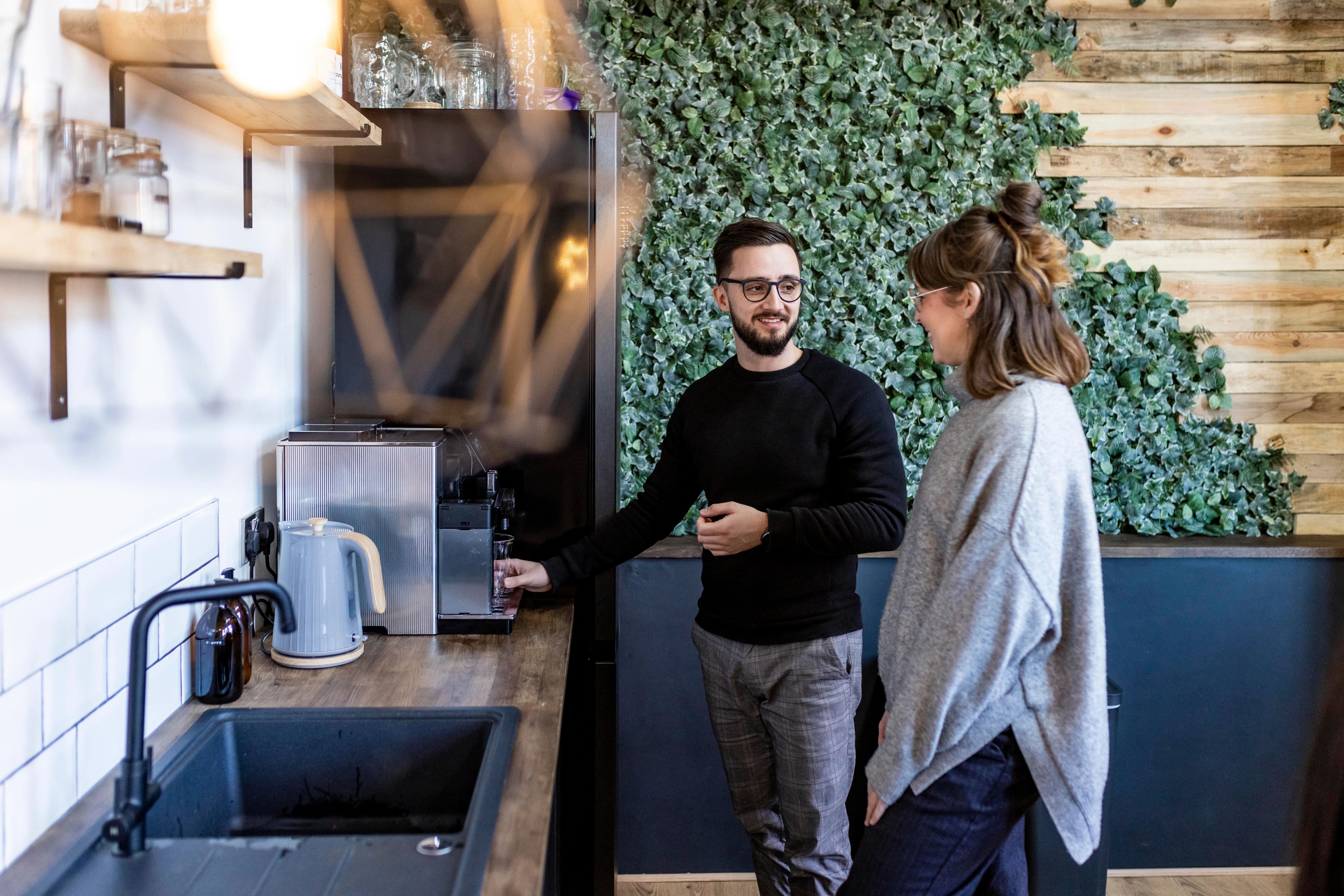 5 خطوات بسيطة لتحقيق مكاسب مهنية من خلال الحديث الجانبي في العمل