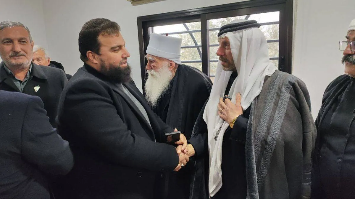 خروج مفاجئ للامير حسن الاطرش من السويداء يثير التساؤلات