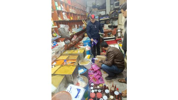 #عاجل..اربد: إتلاف 112 كيلو مواد تموينية ومعلبات منتهية الصلاحية في أول أيام رمضان