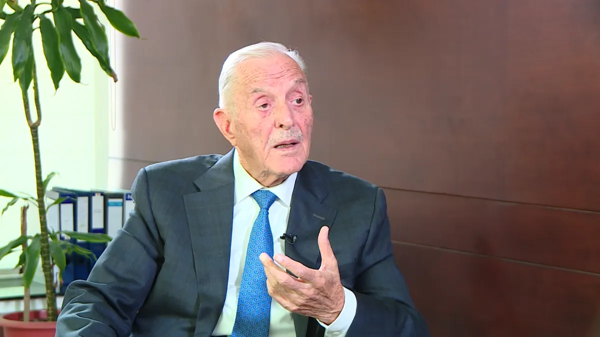 عبيدات يكشف تفاصيل محاولة اغتيال الملك حسين بصاروخ من القذافي