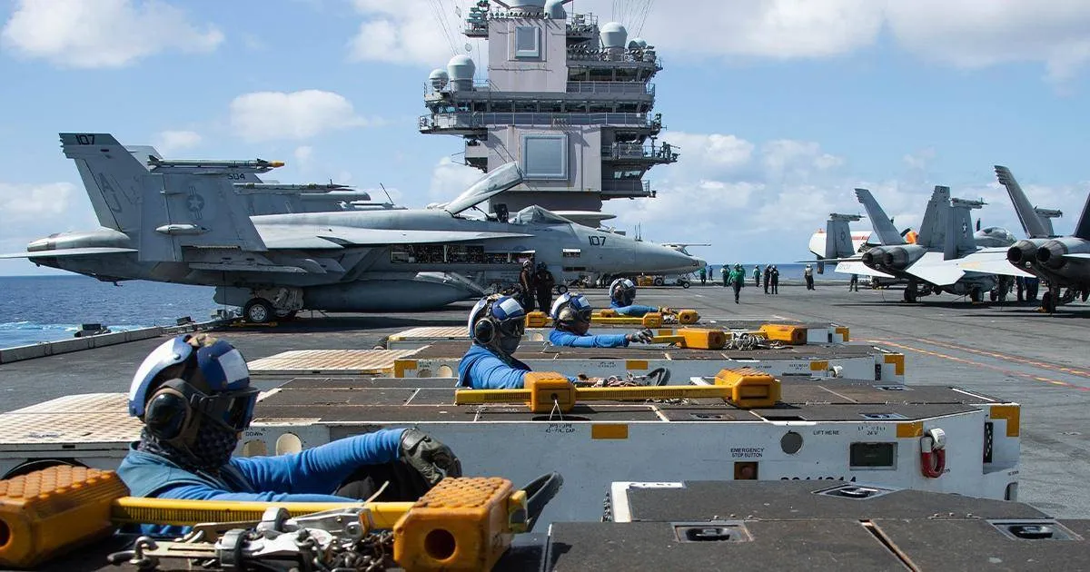 الجيش الامريكي يبلغ ترامب الجاهزية لضرب ايران