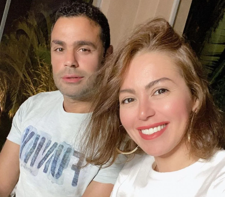 لقاء الخميسي تثير الجدل بموقفها بعد خبر طلاق زوجها