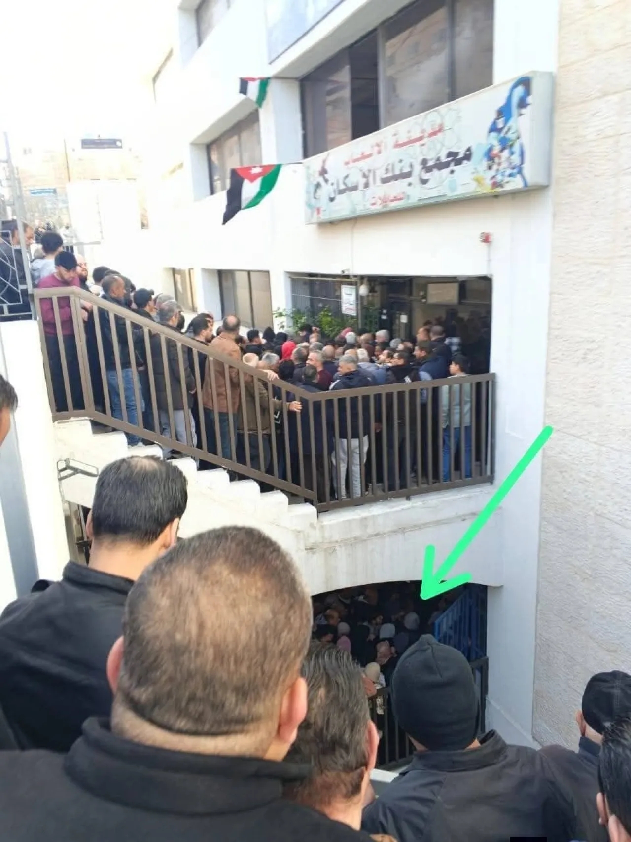 بدء بيع زيت الزيتون التونسي في المؤسسة المدنية