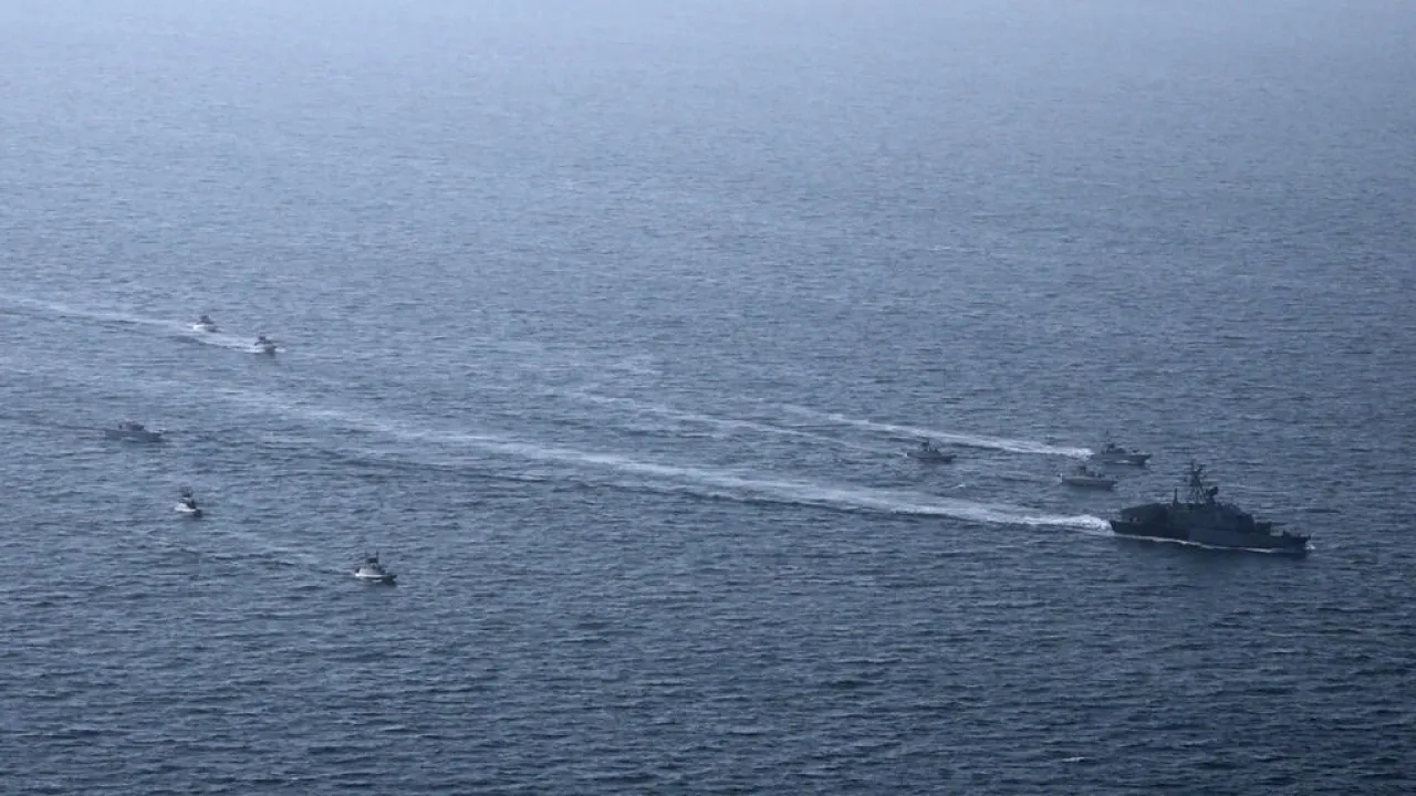 #عاجل..البحرية الإيرانية: توقف حركة مرور السفن في مضيق هرمز