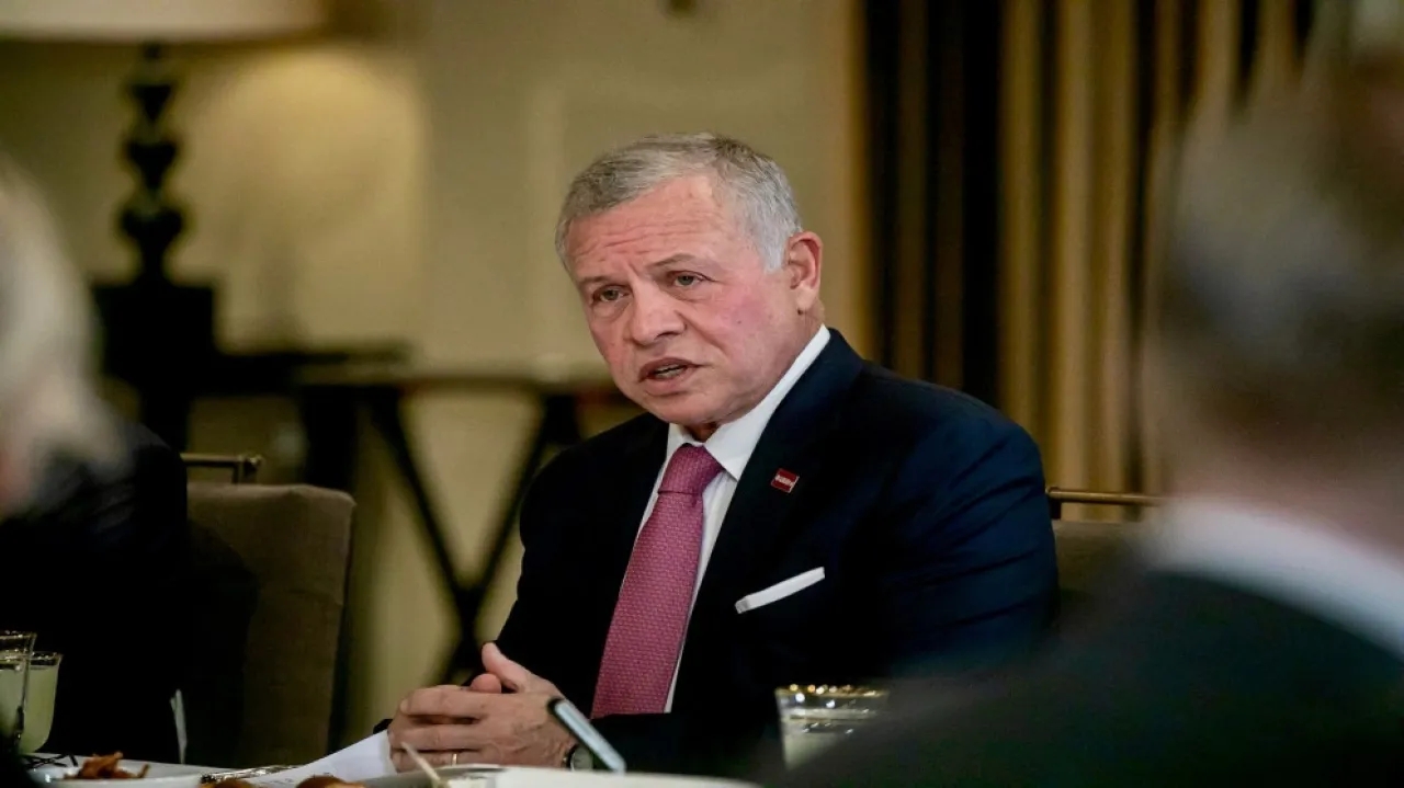 الملك يبحث آخر مستجدات المنطقة مع قادة دول ويدعو إلى خفض التصعيد