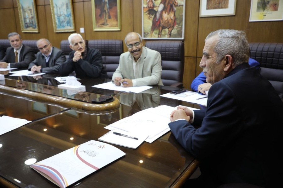 الرواشدة يلتقي اللجنة العليا لمكتبة الأسرة ويؤكد أولوية المؤلف الأردني