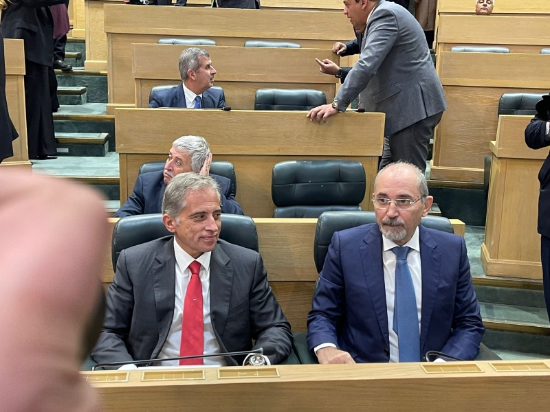 رئيس الوزراء: الحياة يجب ان تستمر بطبيعتها.. ومؤسسات الدولة تقيّم مستوى المخاطر بشكل مستمر #عاجل